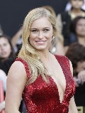 905x768, 104 KB, leven_rambin_2012_hunger_games_la_premiere_103-a.jpg